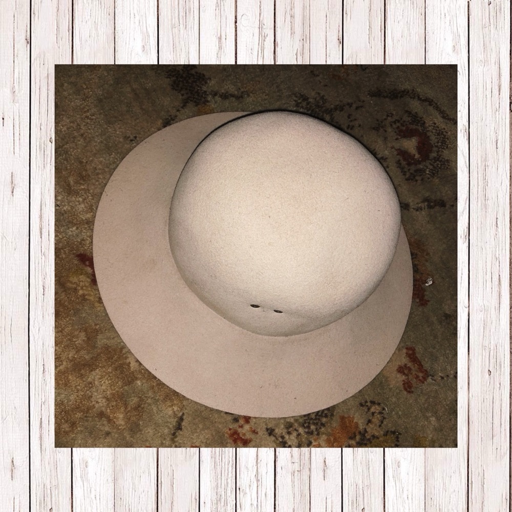 Urban Outfitters staring at stars beige floppy hat